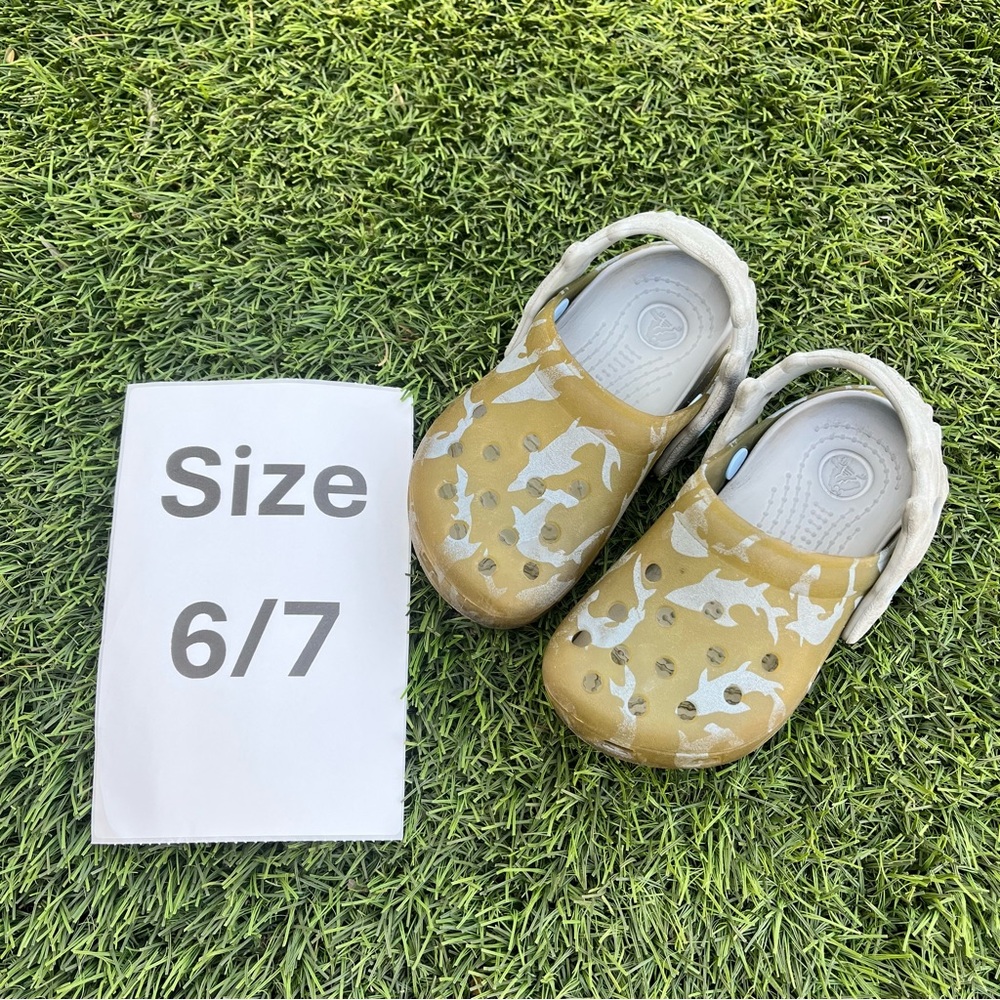 Toddler Kids Size C6/7  Crocs Clogs Sandals